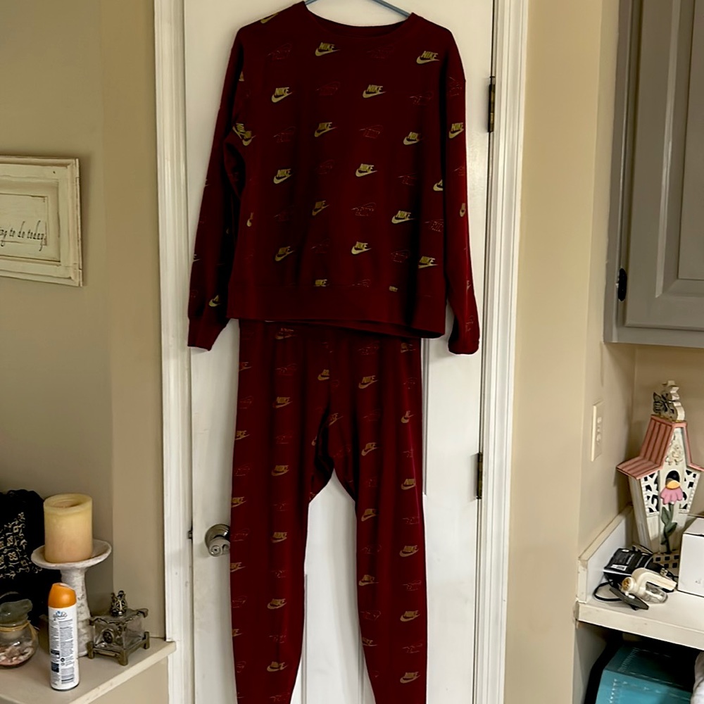 Nike sweat suit 2pcs. Size Med AND large